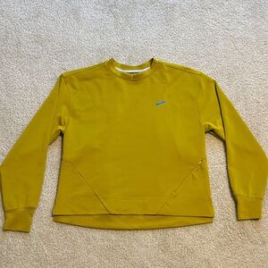 Brooks women’s lightweight sweater